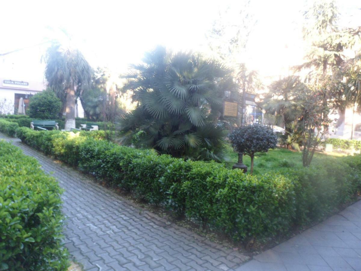 Apartment Zurabi Batumi Exterior photo